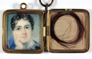 Lord Charles Bentinck (1780-1826), goldener Anhänger mit Haarlocke im gegenüberliegenden Fach