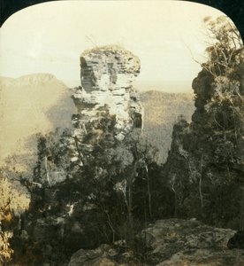 Das Waisenkind und Indian Face Rocks,...Blue Mountains, N.S.W., Australien, 1909 von George Rose