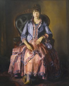 Emma in einem lila Kleid