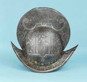 Ein Kamm-Morion, graviert mit Cherubimköpfen, Sphinxen und geflügelten Pferden, in der Mitte ein pseudo-klassischer Krieger in zeitgenössischer Rüstung mit Schwert und Schild