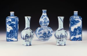 Eine Auswahl von Frankfurter Blau-Weiß-Keramiken im chinesischen Stil, um 1700-10