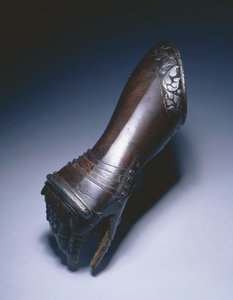 Schwarz-weißer Ellbogenhandschuh für die rechte Hand, ca. 1570