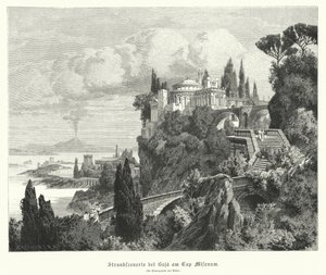 Küste der Bucht von Neapel von der antiken römischen Stadt Baiae, Kap Miseno, mit Vesuv im Hintergrund