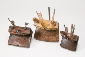 Fassmacher-Krozhobel, datiert 1735, 1842 und frühes bis mittleres 19. Jahrhundert