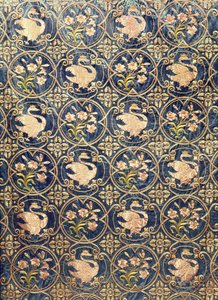 Detail eines Vorhangs, dekoriert mit Schwänen und Lilien von German School