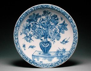 Schale darstellend eine Vase mit schmalem Hals und Blumen, Frankfurt am Main von German School