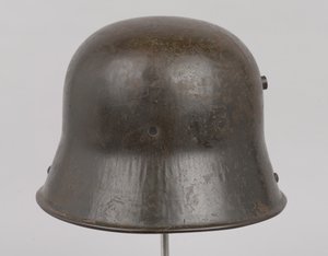 Deutscher Stahlhelm, ca. 1916 von German School