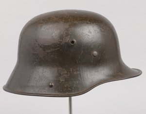 Deutscher Stahlhelm oder Stahlhelm, um 1916 von German School