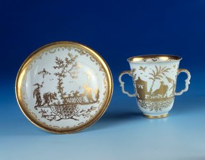 Meißener Porzellantasse und Untertasse