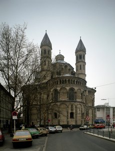 Romanische Kunst: Ansicht der Kirche der Apostel von German School