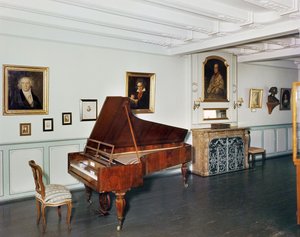 Ansicht eines Zimmers mit einem Flügel, der Ludwig van Beethoven (1770-1827) gehörte