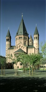 Ansicht der Kathedrale von St. Martin und St. Stephan von Nordosten von German School