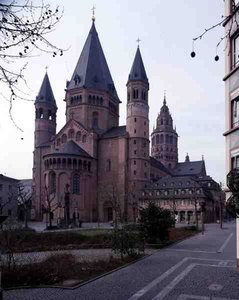 Ansicht der Kathedrale von St. Martin und St. Stephan von Nordosten von German School