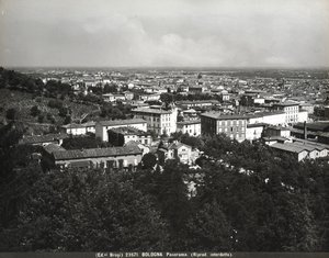 Panorama von Bologna mit einigen Fabriken und einem Hügel von Giacomo Brogi