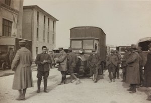 Album "Bilder des Krieges II": Italienische Soldaten in Gradisca Sagrado, Gorizia, Italien (s/w Foto)