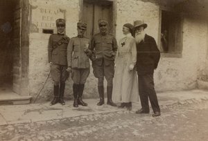 Album "Bilder des Krieges II": Rotes Kreuz und italienische Soldaten (s/w Foto)