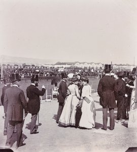 Zuschauer auf der Rennbahn im Cascine Park: Giovanni Fabbroni, Marchese Eugenio Niccolini und seine Frau, die Gräfin Guicciardini, L. Manara von Giorgio Enrico (attr.to) Levi