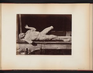 Mumifizierte Person in Pompeji, Italien von Giorgio Sommer