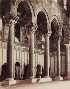 Innenansicht der Kathedrale von Monreale, Blick auf das Seitenschiff von Giorgio Sommer