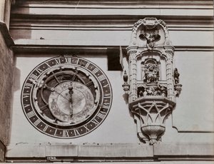 Das Quadrant des Uhrturms in Bern, von Kaspar Brunnen (1527-1530). Neben der astronomischen Uhr ein Kiosk mit Statuetten, die vier Minuten vor dem Stundenschlag vom Uhrwerk bewegt werden von Giorgio Sommer