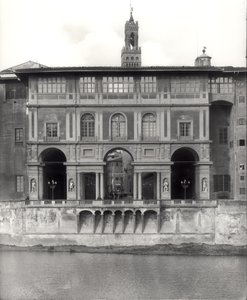 Fassade der Uffizien-Galerie am Lungarno Torrigiani von Giorgio Vasari