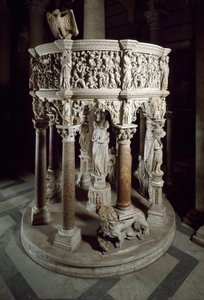 Stuhl. Marmorskulptur von Giovanni Pisano (1248-1314). 1302-1311 Kathedrale von Pisa (Duomo di Santa Maria Assunta di Pisa), Italien