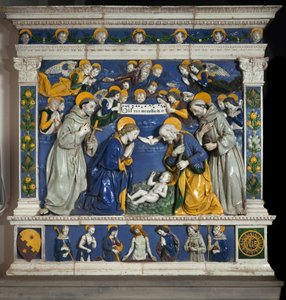 Die Geburt Christi mit dem heiligen Franz von Assisi und dem heiligen Antonius von Padua, Darstellung der Heiligen Dreifaltigkeit mit Gott, Jesus Christus und der Taube des Heiligen Geistes. Hochrelief-Keramik von Giovanni della Robbia (1469-1529) um 1485