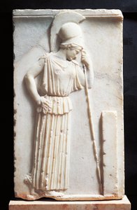 Relief, das die trauernde Athena vor einer Stele zeigt