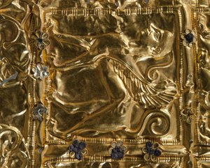 Detail einer Folie mit geprägter Dekoration aus Delphi (Gold)