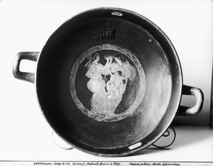 Detail einer attischen rotfigurigen Kylix, die Philomela, Procne und Itys darstellt von Greek