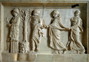 Griechische Kunst: Flachrelief, das drei Nymphen zeigt, die einer jungen Frau folgen