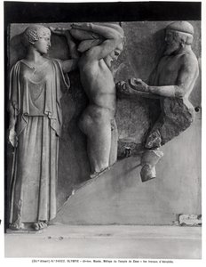 Metope X vom Tempel des Zeus, Herkules erhält die goldenen Äpfel der Hesperiden von Atlas, während Minerva ein Kissen auf seinen Kopf legt