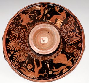 Patera mit Mänade und Eros (Terrakotta, 325-300 v. Chr.)