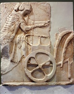 Relief eines Rennfahrers auf seinem Streitwagen, 520 v. Chr. von Greek