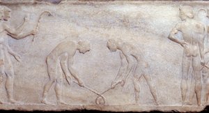 Kunst des antiken Griechenlands: Ballspiel mit Lacrosse (Prinzip des heutigen Hockeys). Flachreliefskulptur. Athen, Archäologisches Museum