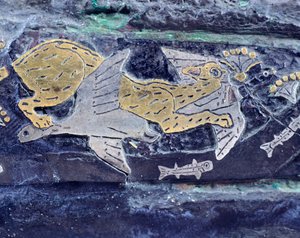 Graviertes Dolch in Gold, Silber, Bronze und Niello, aus Grab IV des Kreises von Mykene, Griechenland (Detail: Raubkatze jagt Vögel) von Greek School