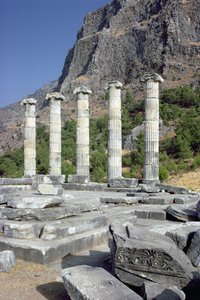 Ruinen und Akropolis-Felsen im Tempel der Athena Polia, Mitte des 4. Jahrhunderts v. Chr.