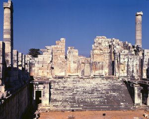 Die große Treppe des Tempels von Apollo, um 336 v. Chr. von Greek School