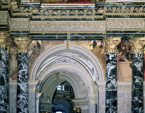 Innenraum des Kunsthistorischen Museums, Wien, mit Bogen und Zwickeldekoration, die Figuren darstellt, die das 14. Jahrhundert in Rom und Venedig repräsentieren, 1890-91