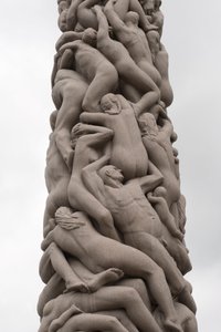 Menschenmonolith, Skulptur im Frognerpark, Oslo, Norwegen (Granit)