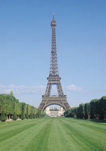 Der Eiffelturm, Blick auf den Palais de Chaillot, erbaut 1887-89 von Gustave Eiffel