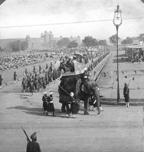 Staatsbeamte in einer Prozession, Indien, 1913