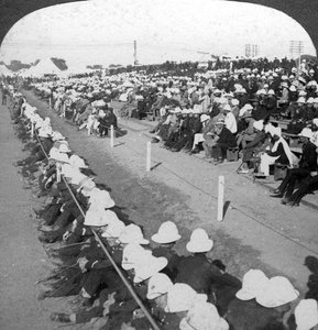 Beobachtung eines Fußballspiels zwischen den Lancashire Fusiliers und Border Regimentern, Delhi, 1910er