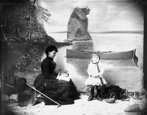 Hannah Maynard und ein kleines Mädchen mit ihrem Wagen, 1884