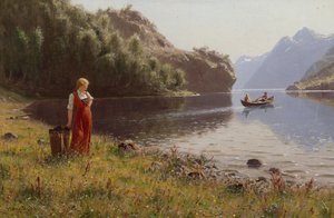 Frau in Fjordlandschaft