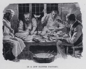In einer jüdischen Hausschuhfabrik (s/w Foto) von Harold Hume Piffard