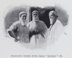 Weißbettfrauen mit ihren "Maulkörben" (s/w Foto) von Harold Hume Piffard
