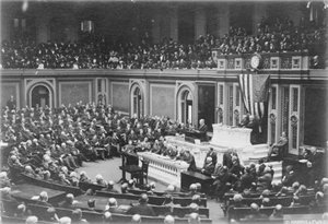 Präsident Woodrow Wilson spricht vor dem Kongress (um 1917) von Harris & Ewing