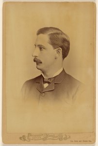 Unbekannter Mann mit Schnurrbart, im Profil von Harry F. Maneeley