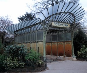 Ein Mund einer Metrostation von Hector Guimard, Paris